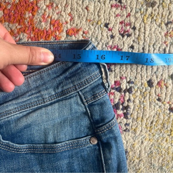 Bandolino Women's Jeans SZ 8 Lisbeth Embellished Pearls Blue Cropped Jeans - Picture 3 of 6